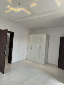 4 BEDROOM CONTEMPORARY DUPLEX + BQ