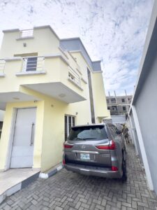 Luxury 5-Bedroom Smart Home in Lekki Phase 1